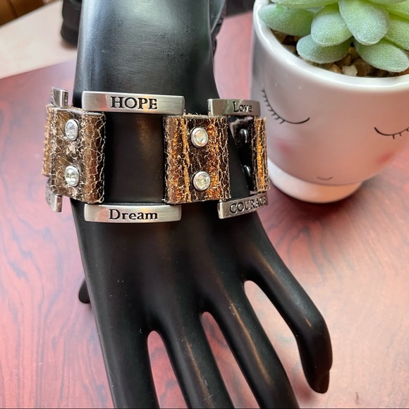 Good work(s) make a difference bracelet - Picture 9 of 11